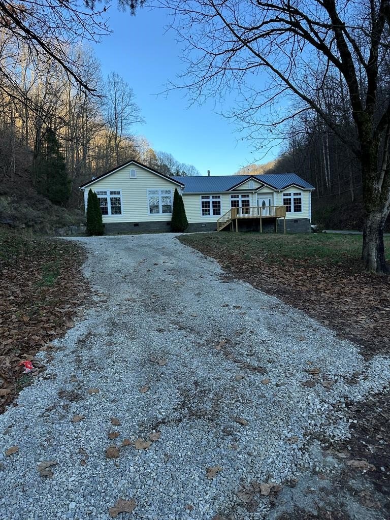 Single Family 3BR 2BA - 2828 Powells Creek, Pikeville, KY