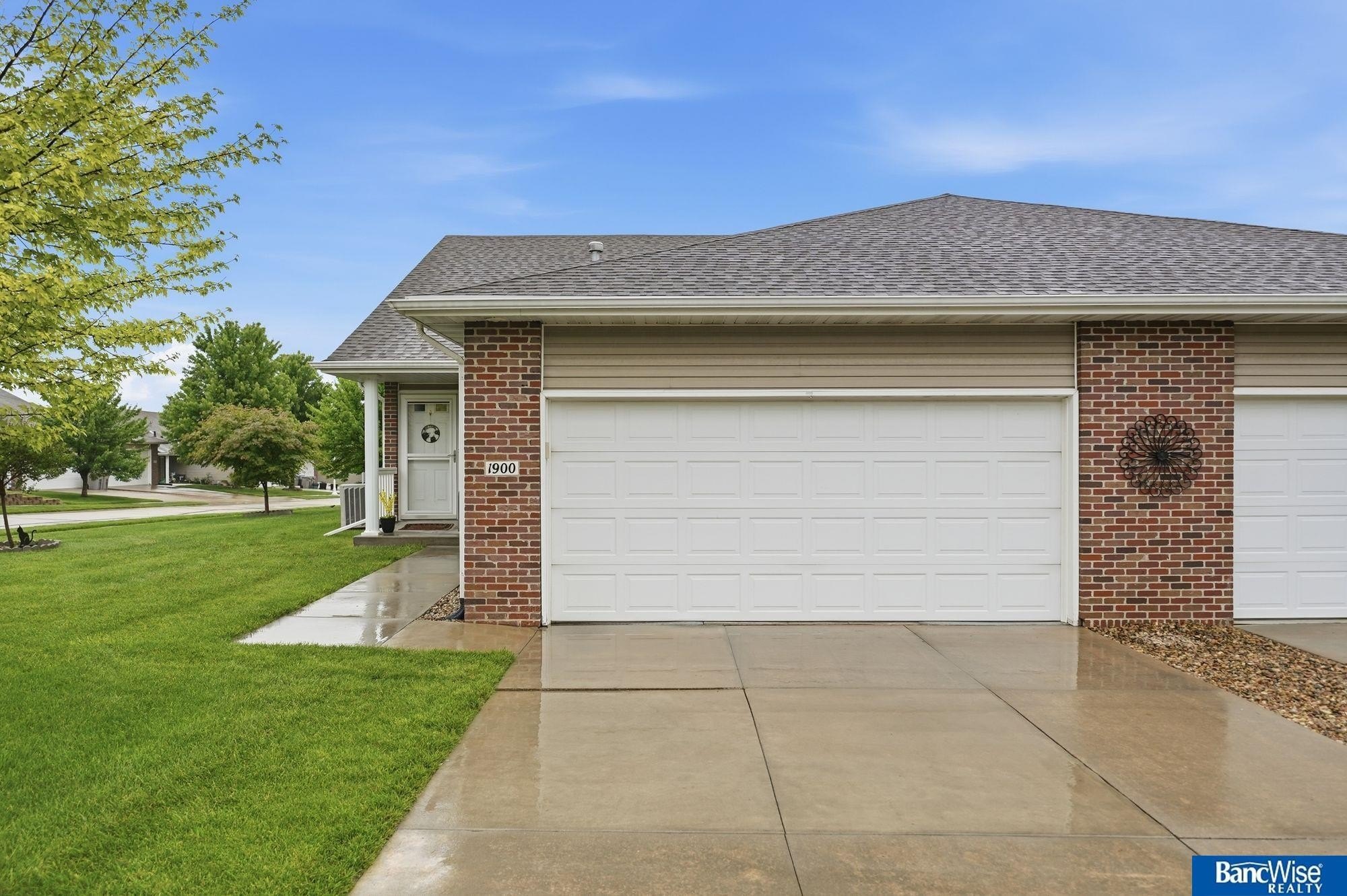 Single Family 2BR 2BA - 1900 Atlas Avenue, Lincoln, NE