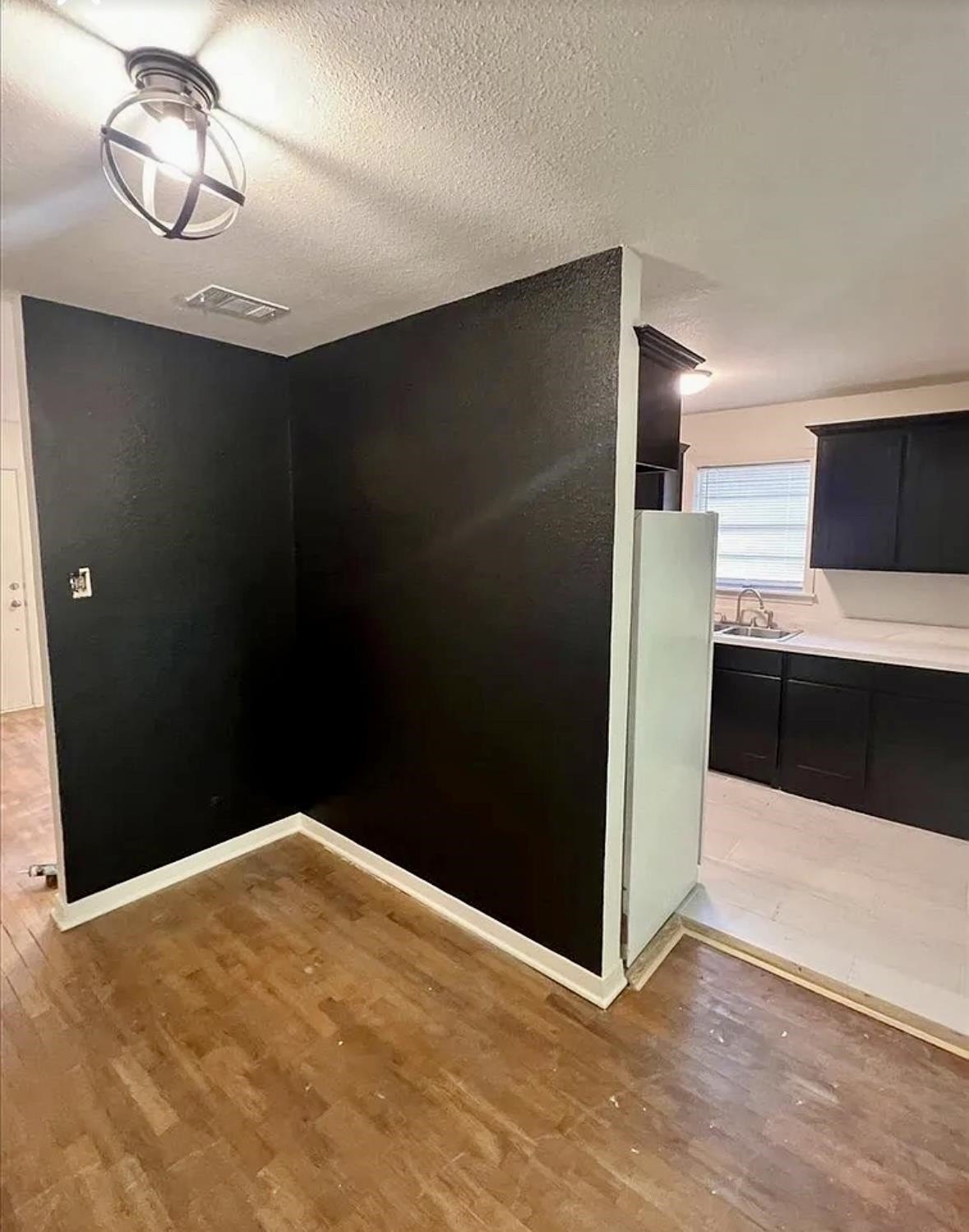 Single Family 2BR 1BA - 265 W Hartel, Sour Lake, TX