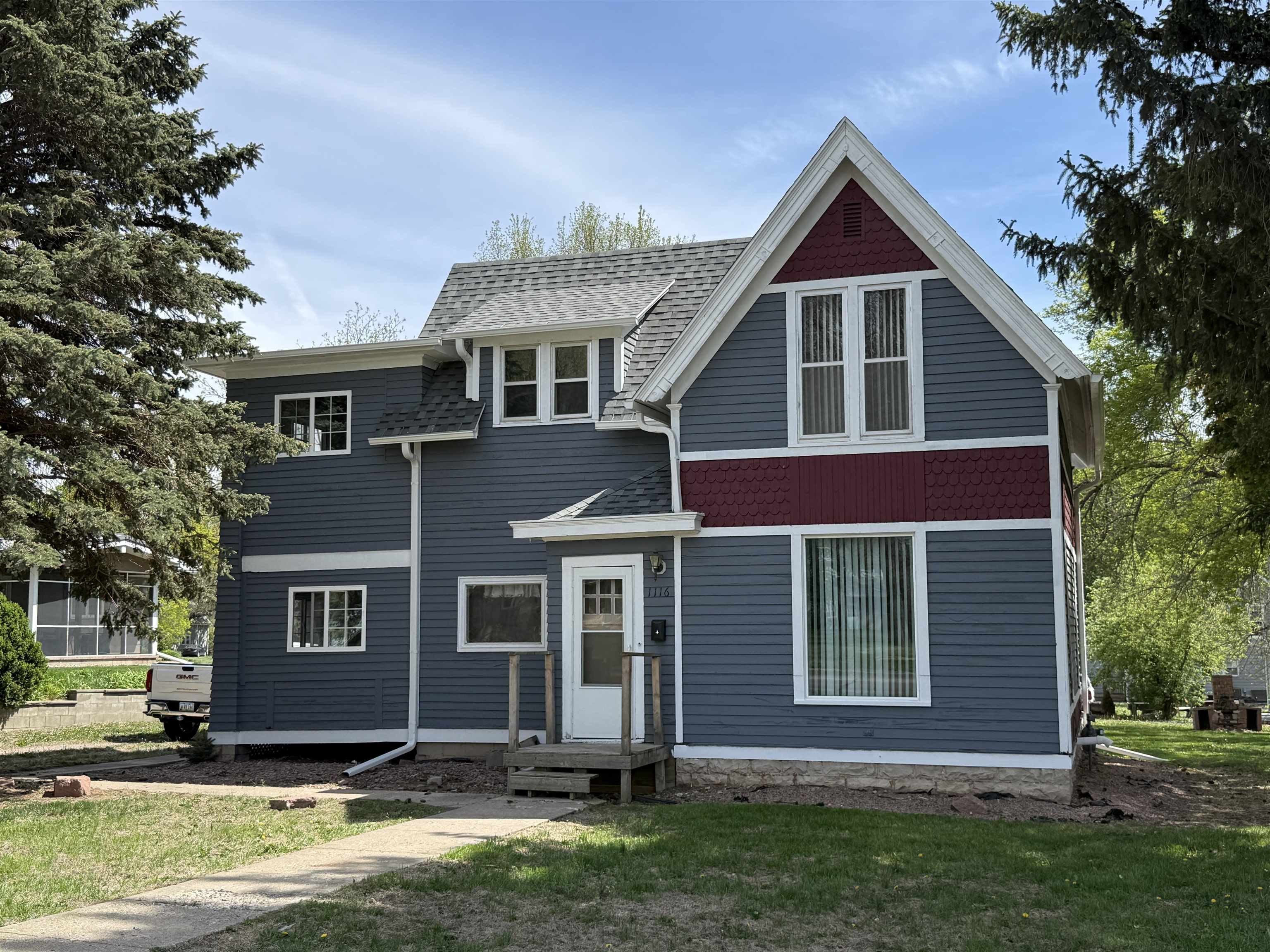 Single Family 3BR 2BA - 1116 10th, Hawarden, IA