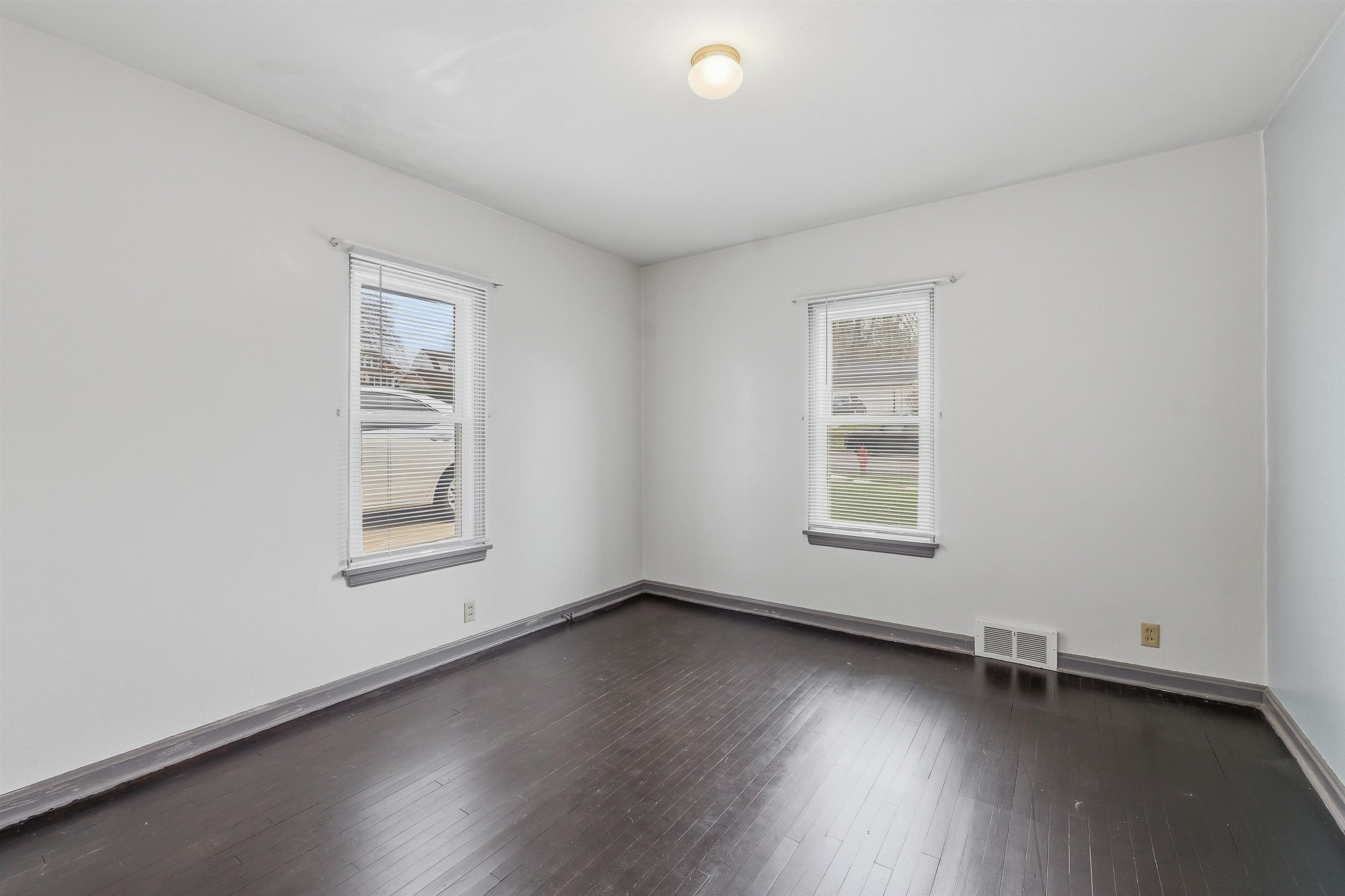 Single Family 2BR 1BA - 612 W Mackie Street, Beaver Dam, WI