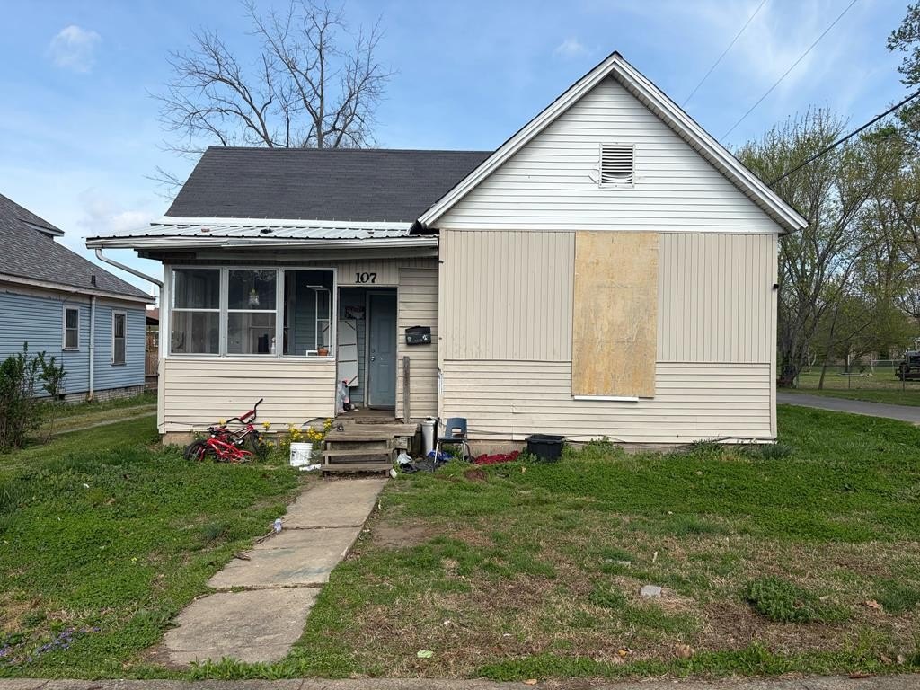 Single Family 1BR 1BA - 107  W Moss Ave, Earlington, KY