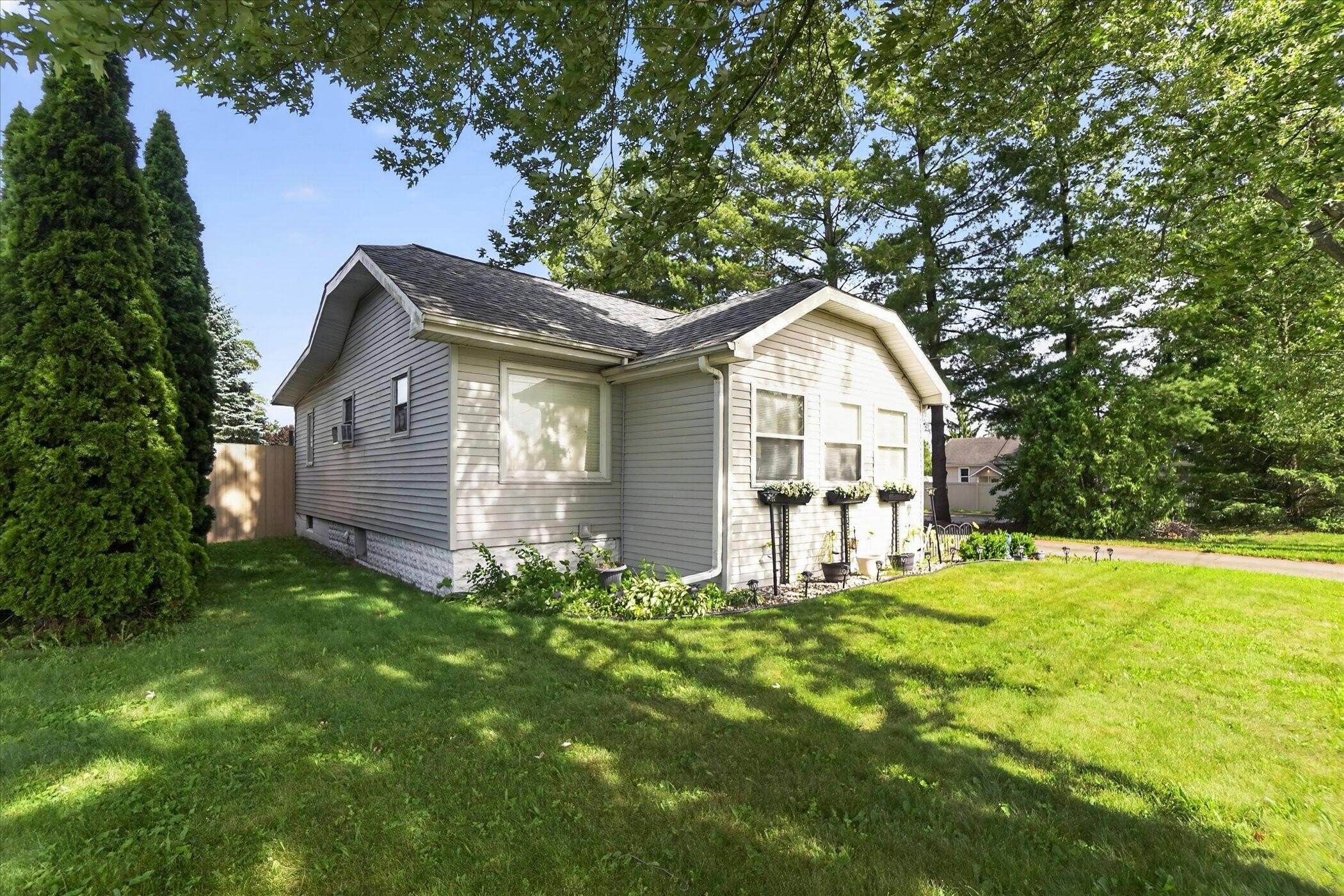 Single Family 3BR 1BA - 1023 Evanston Drive, Jackson, MI