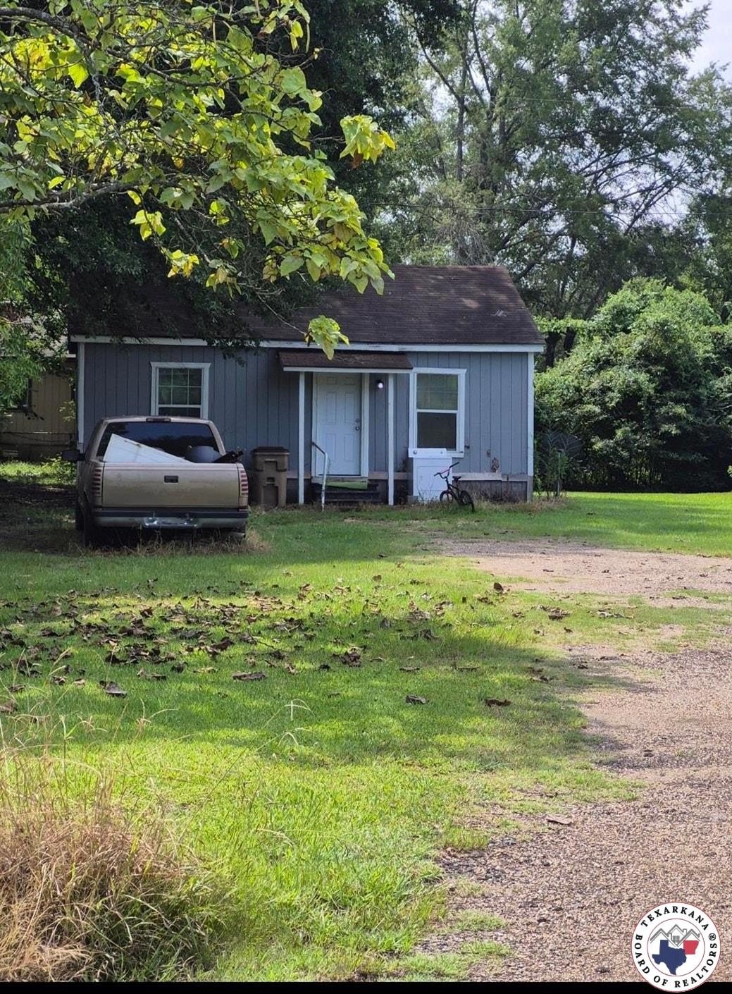 Single Family 2BR 1BA - 7 Meade Place, Hooks, TX