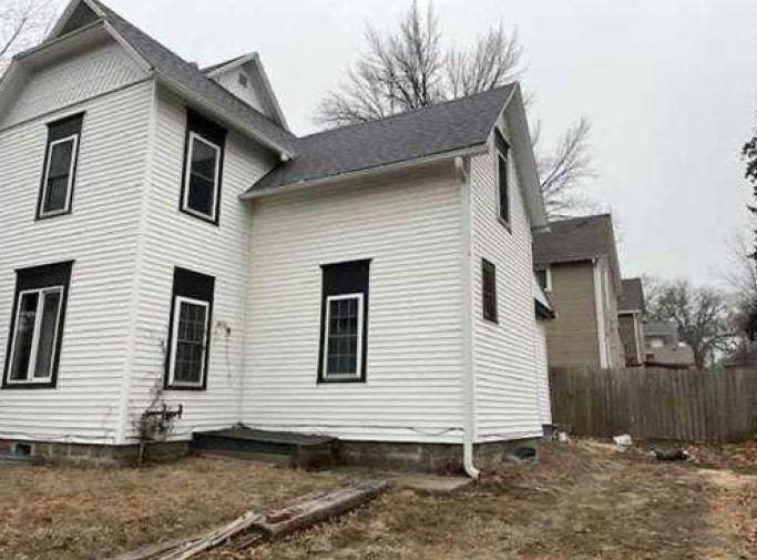Single Family 5BR 2BA - 1401 S 21st St, Lincoln, NE