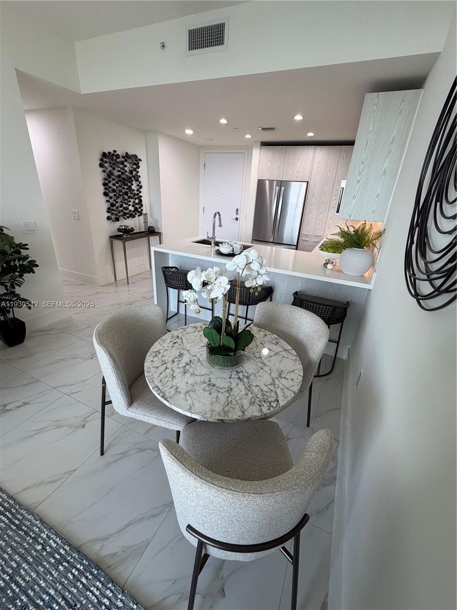 Condo 2BR 2BA - 2000 Metropica Way, Sunrise, FL