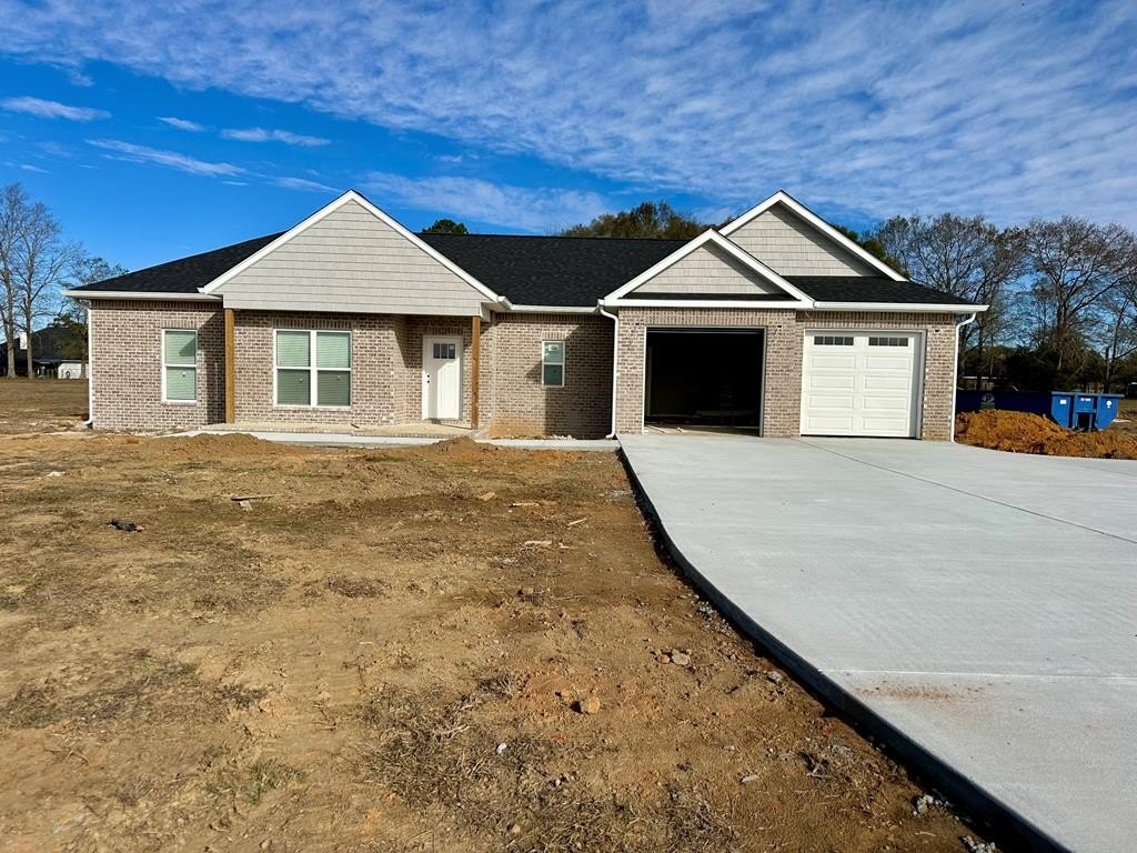 Single Family 4BR 2BA - 203 Heritage Way, Headland, AL