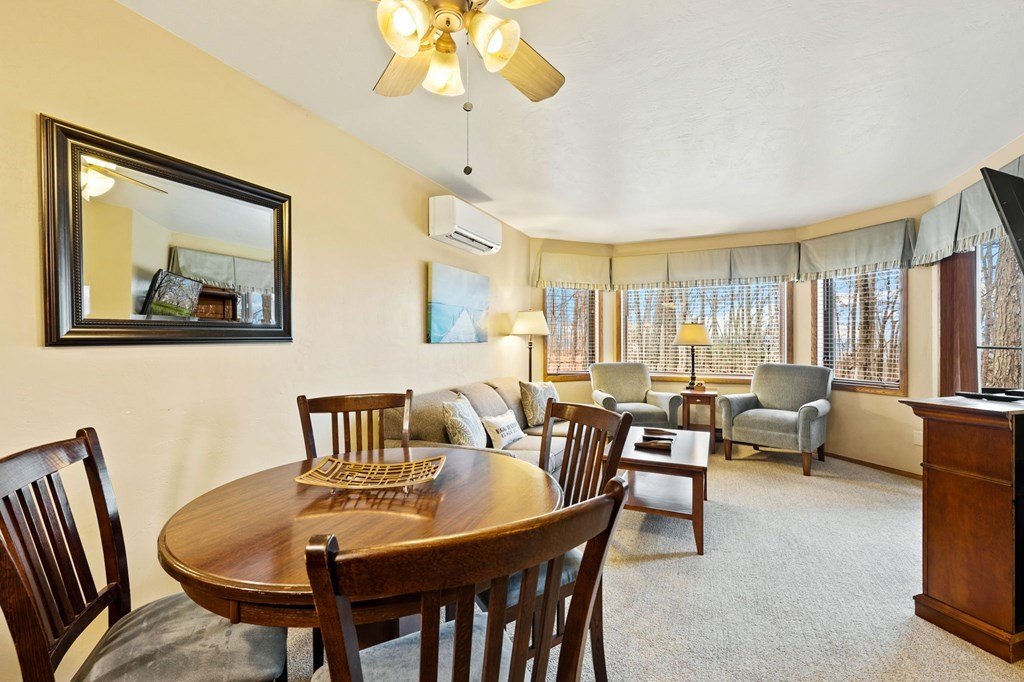 Condo 1BR 1BA - 4940 Landmark Cir, Town of Egg Harbor, WI