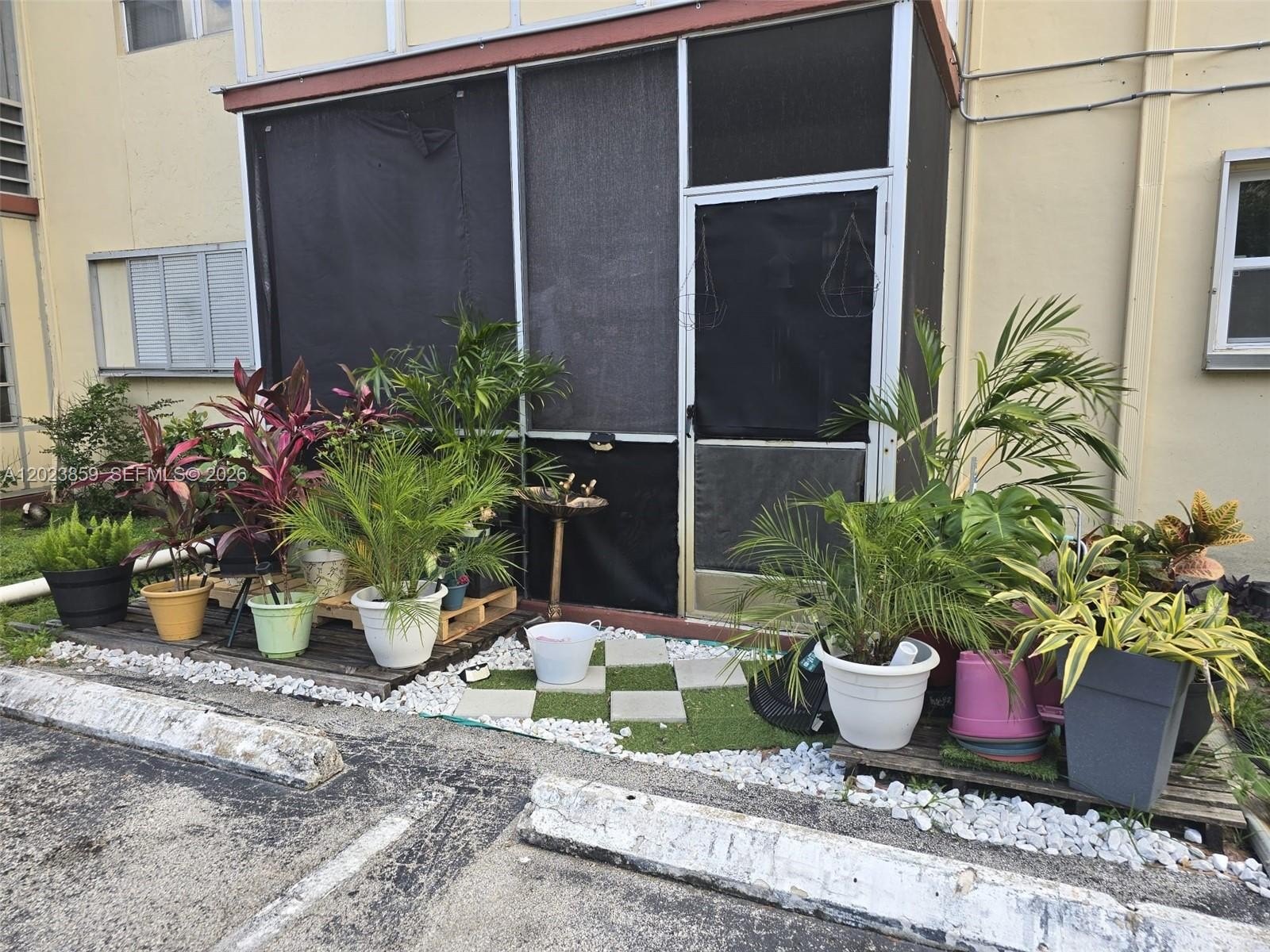 Condo 1BR 2BA - 4045 NW 16TH ST, Lauderhill, FL