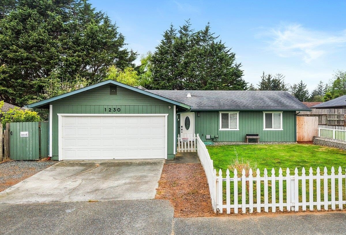 Single Family 3BR 2BA - 1230 California Street, Crescent City, CA