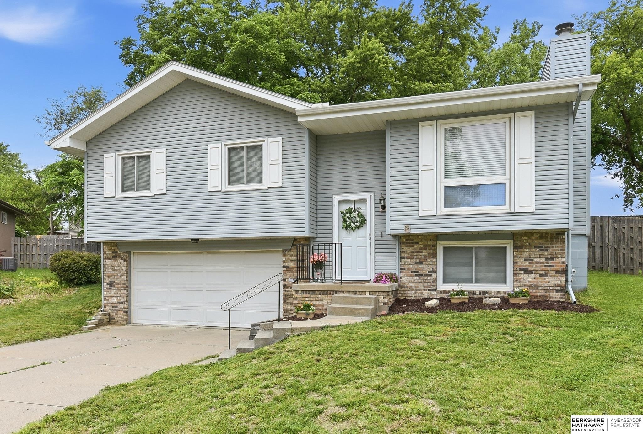 Single Family 3BR 2BA - 130 Cedar Circle, Bellevue, NE