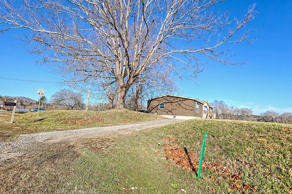 Single Family 3BR 2BA - 42 Jones Creek Road, Blairsville, GA