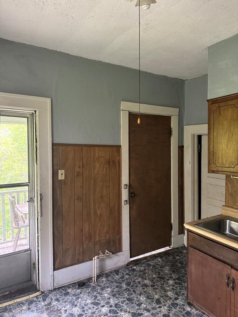 Single Family 3BR 2BA - 519 Riverside Drive, WELCH, WV