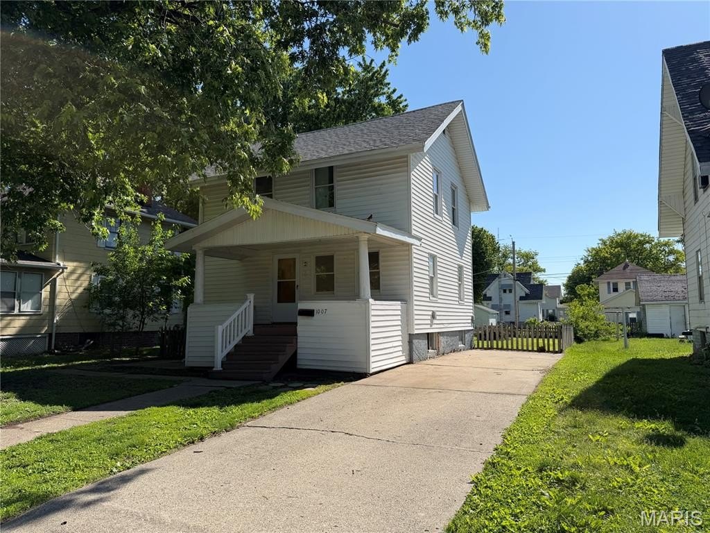 Single Family 3BR 1BA - 1007 Sumner Street, Carlinville, IL