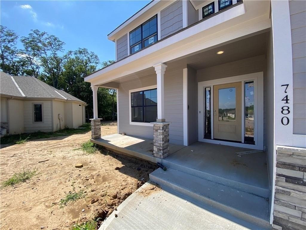 Single Family 6BR 4BA - 18000 N Peach Blossom Drive, Platte City, MO