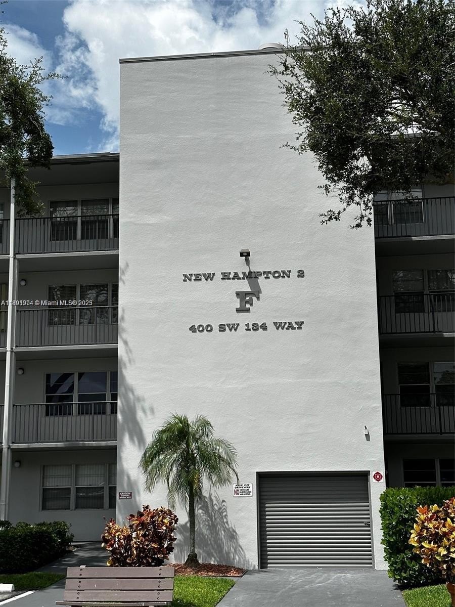 Condo 1BR 2BA - 400 SW 134th Way, Pembroke Pines, FL