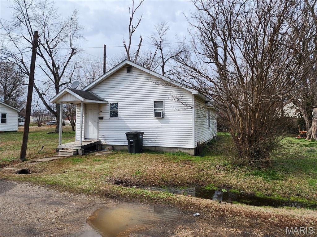 Single Family 2BR 1BA - 110 W South Street, Campbell, MO