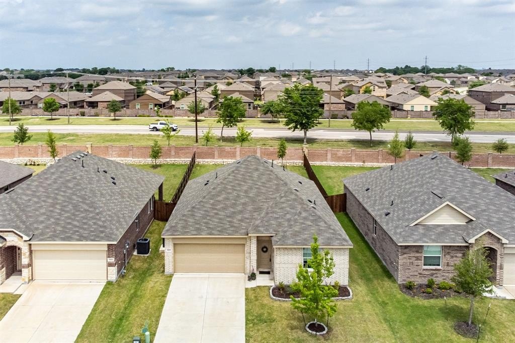 Single Family 3BR 2BA - 1800 Chestnut Oak Court, McKinney, TX