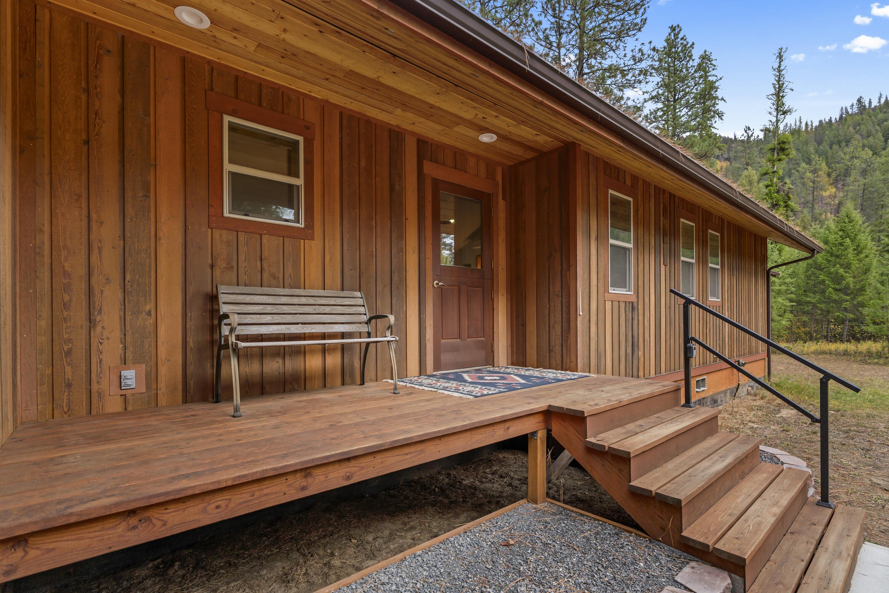 Single Family 2BR 4BA - 36 FIRST THOUGHT LOOP, LAURIER, WA