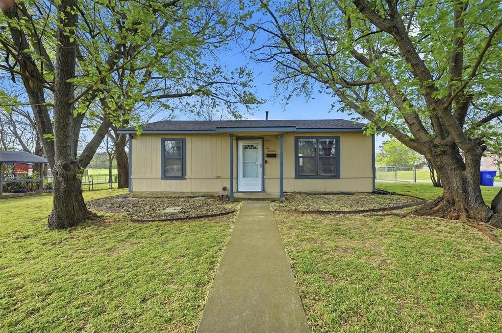 Single Family 2BR 1BA - 600 E South Street, Whitesboro, TX