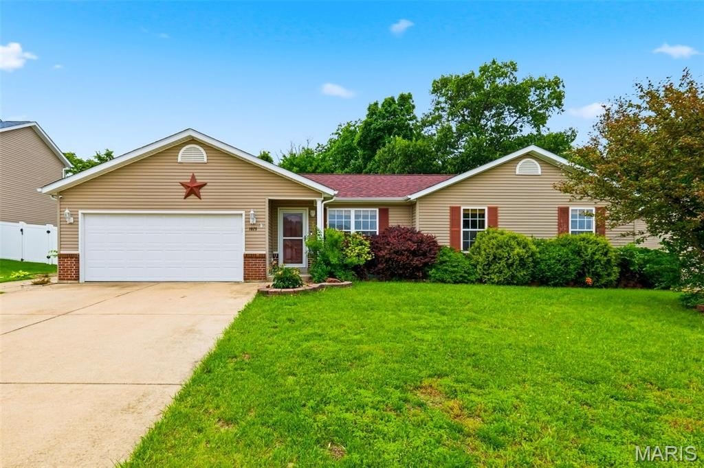 Single Family 3BR 2BA - 1025 Cambden Yard Drive, Warrenton, MO