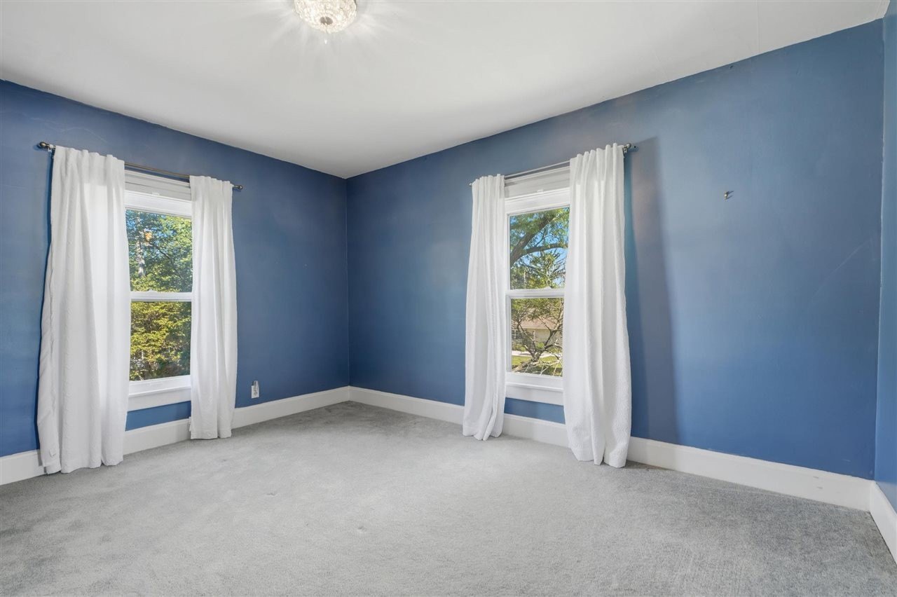 Single Family 4BR 2BA - 601 S Iowa, Washington, IA