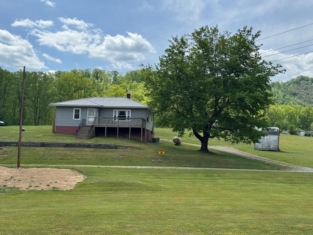 Single Family 3BR 1BA - 80 Berry Heights Road, FAYETTEVILLE, WV