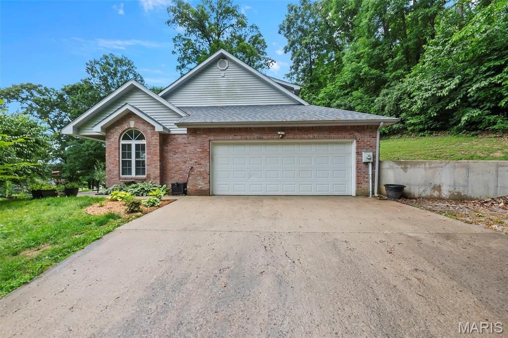 Single Family 4BR 3BA - 227 Knollwood Drive, Jackson, MO