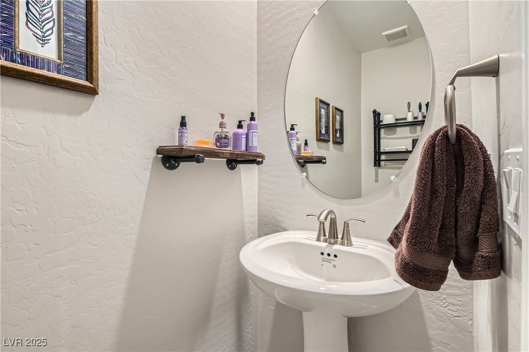 Single Family 3BR 3BA - 495 Granite Arch Street, Las Vegas, NV