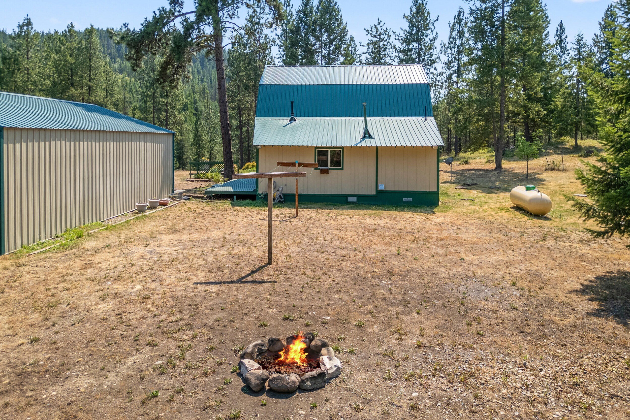 Single Family 3BR 2BA - 3369 LARKSPUR WAY, KETTLE FALLS, WA