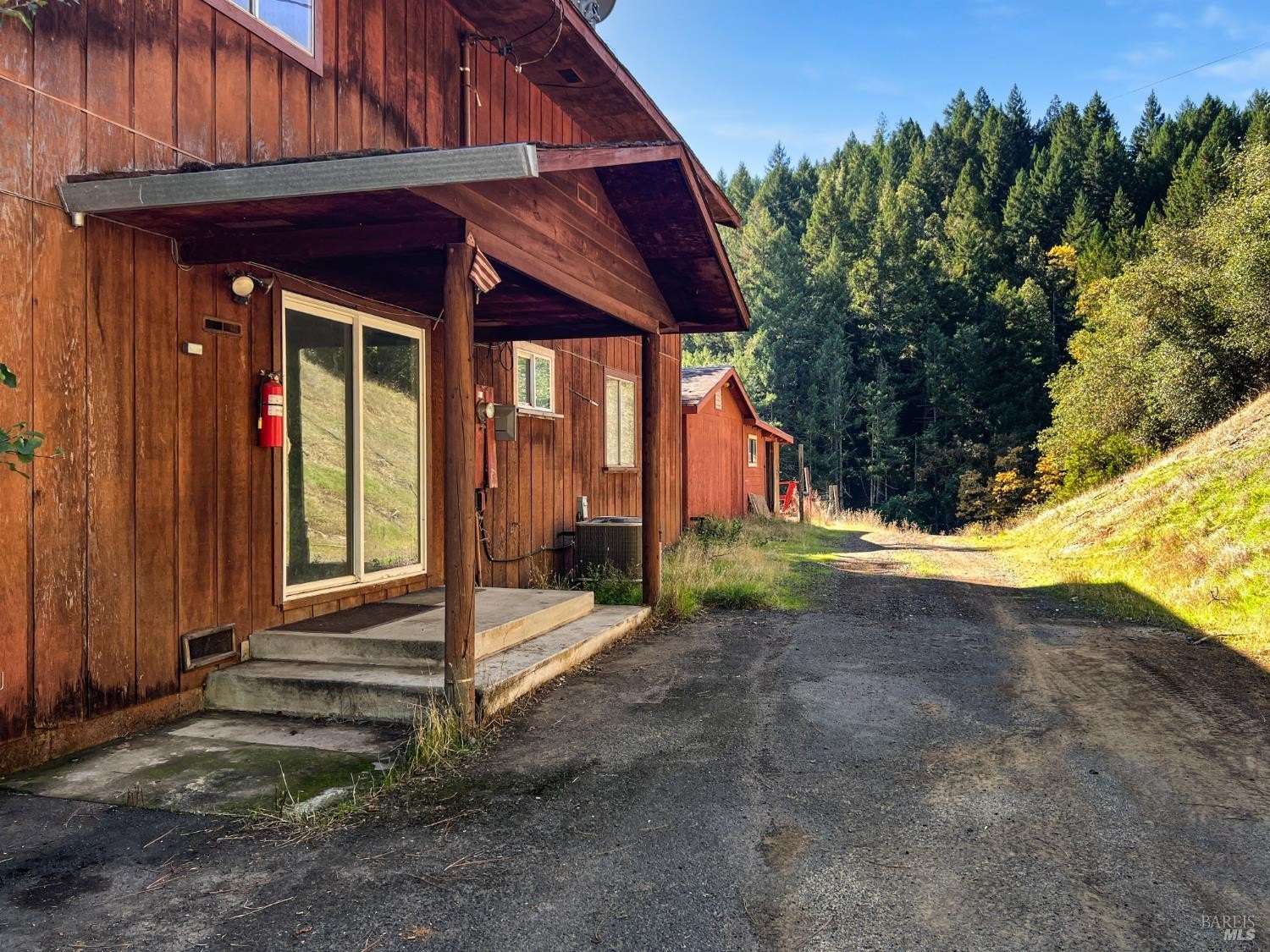 Single Family 2BR 2BA - 8555 Cave Creek Road, Redwood Valley, CA