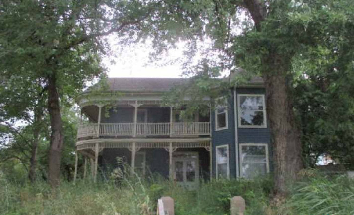Single Family 4BR 2BA - 301 Valley St, Rushville, MO