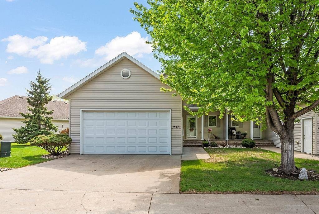 Single Family 4BR 2BA - 238 15th Avenue North, Fargo, ND