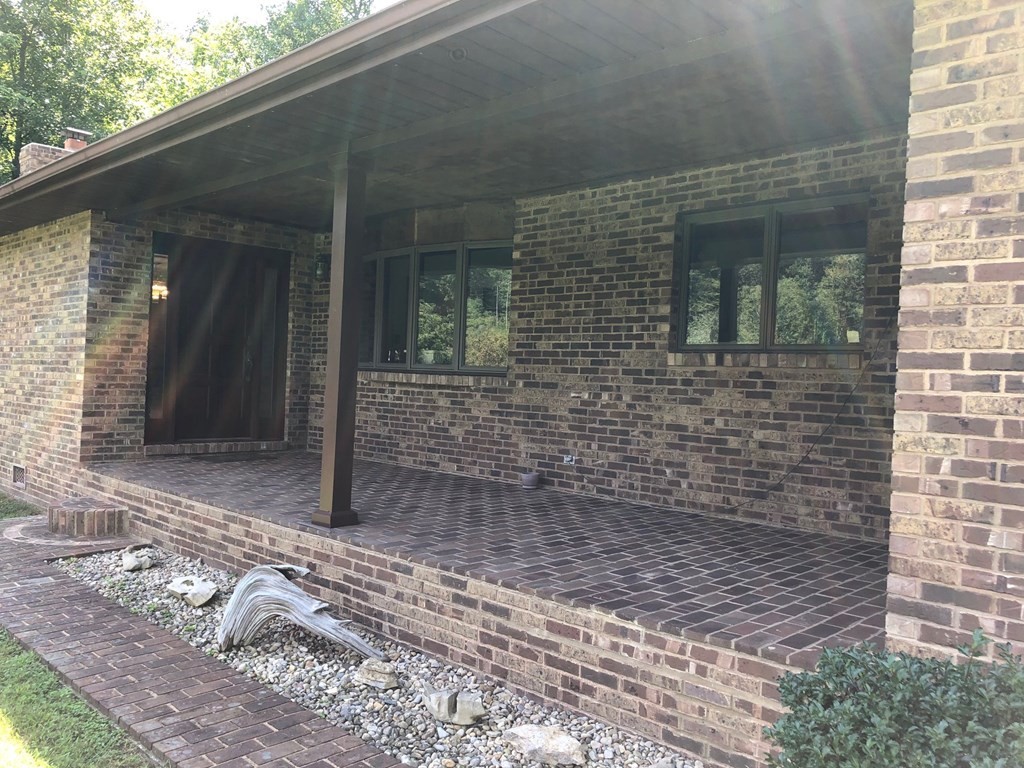 Single Family 3BR 2BA - 5509-3 Hurricane Rd., Pikeville, KY
