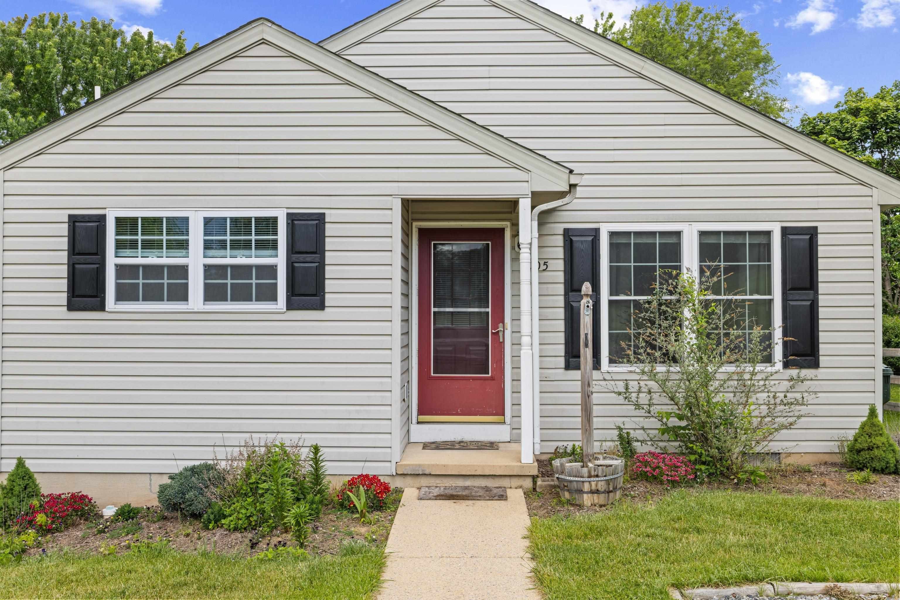 Single Family 3BR 2BA - 1005 D ST, WAYNESBORO, VA