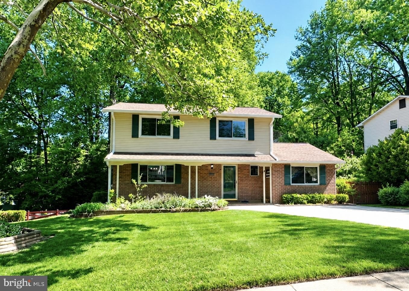 Single Family 4BR 3BA - 4945 GAINSBOROUGH DR, FAIRFAX, VA