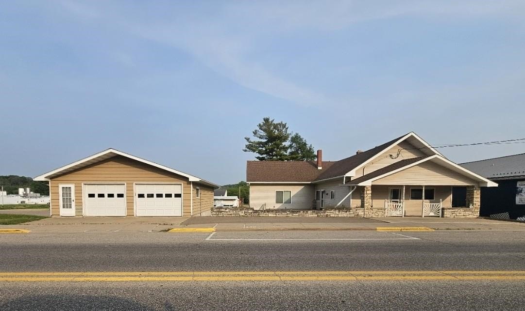 Single Family 3BR 2BA - 1004 Water Avenue, Hillsboro, WI