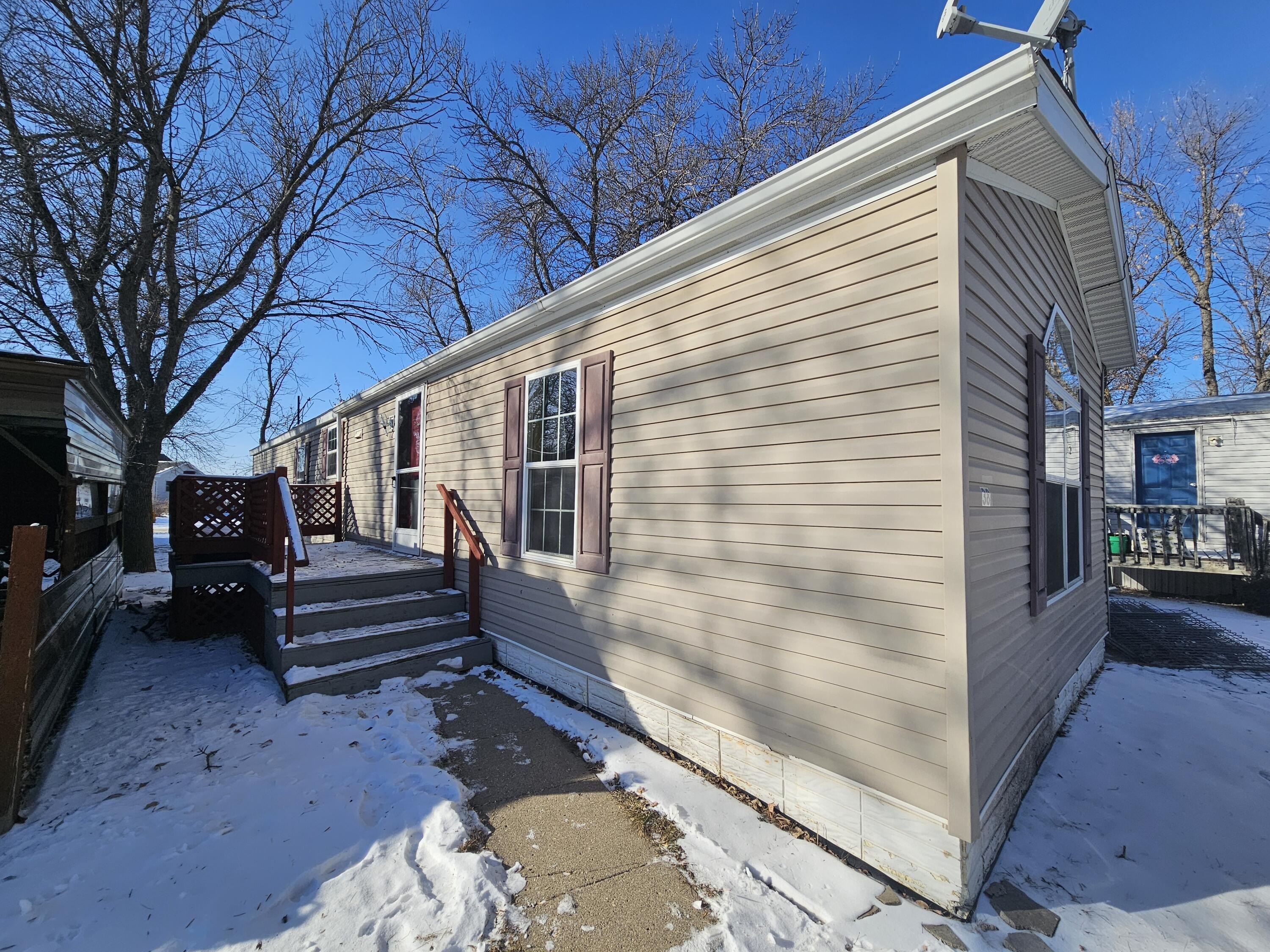Manufactured Housing 2BR 1BA - 122 S Roosevelt Street, Aberdeen, SD