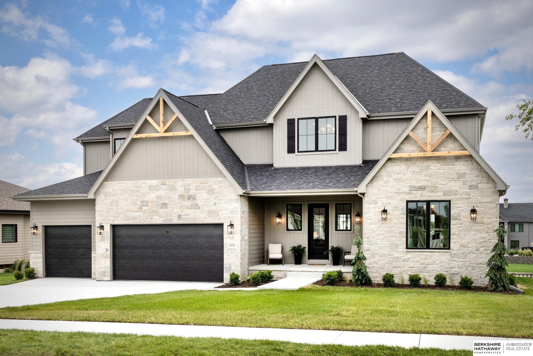 Single Family 6BR 7BA - 11819 N 173rd Circle, Bennington, NE
