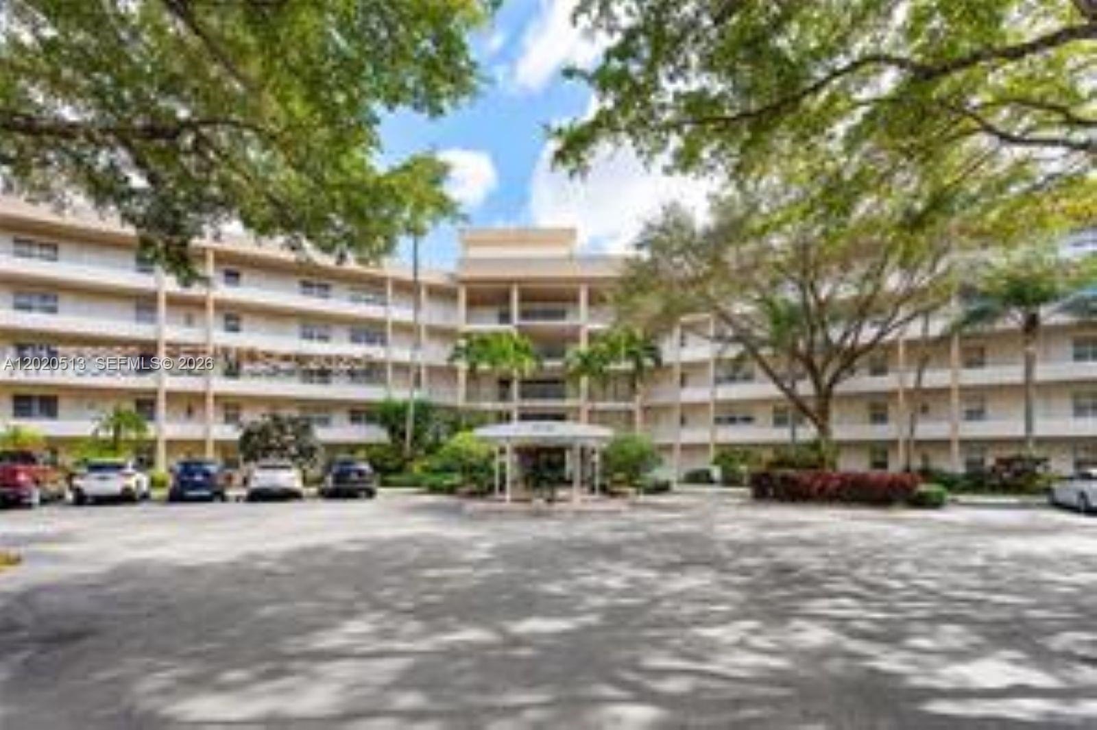 Condo 3BR 3BA - 3800 Oaks Clubhouse Dr, Pompano Beach, FL