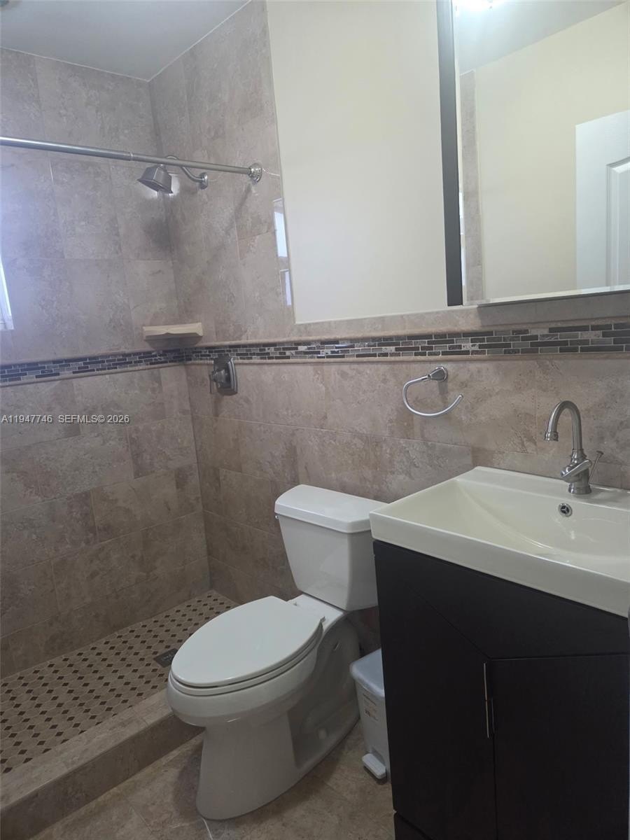 Single Family 3BR 2BA - 2749 W 73rd Pl, Hialeah, FL