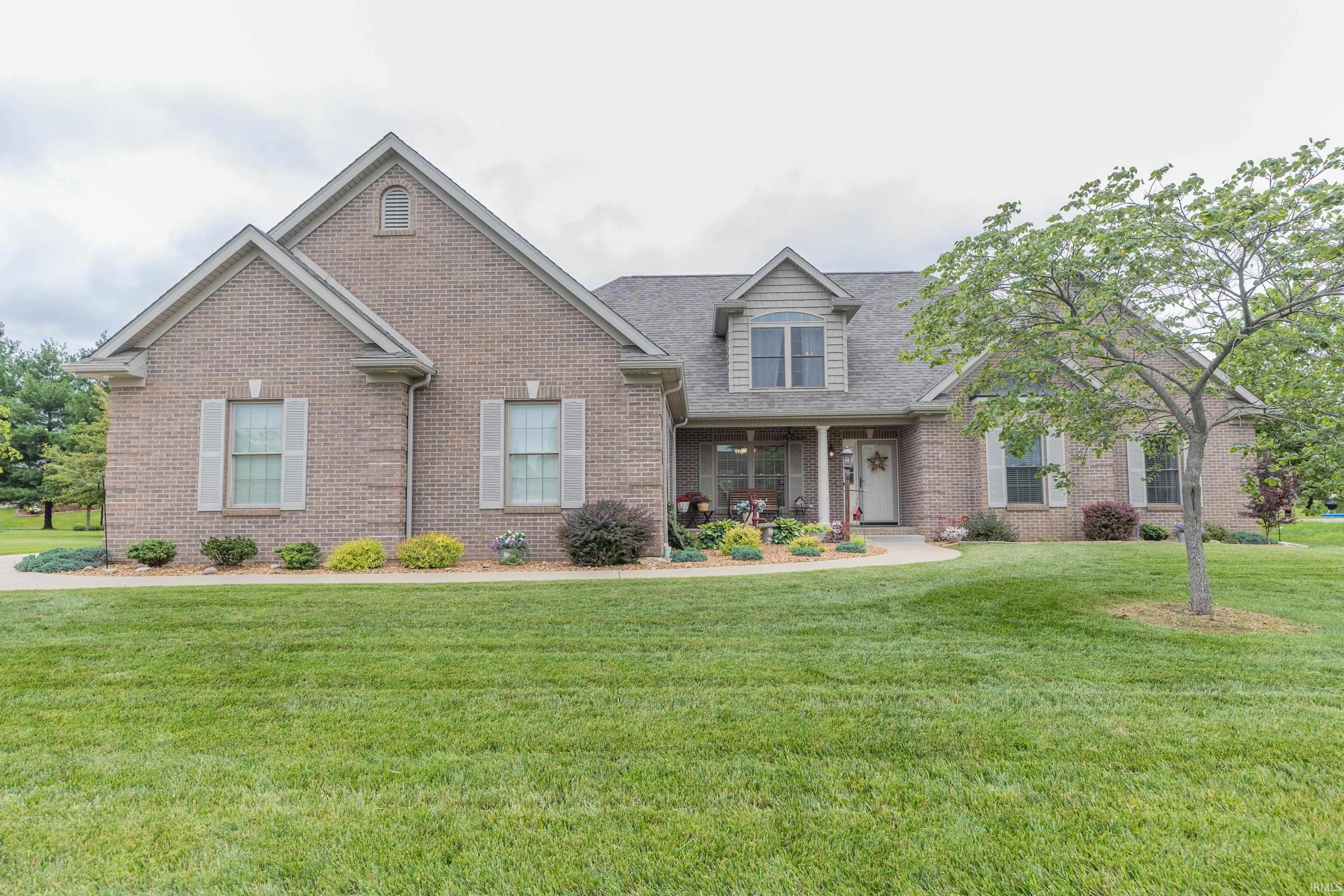 Single Family 4BR 4BA - 706 E Edinborough Court, Haubstadt, IN