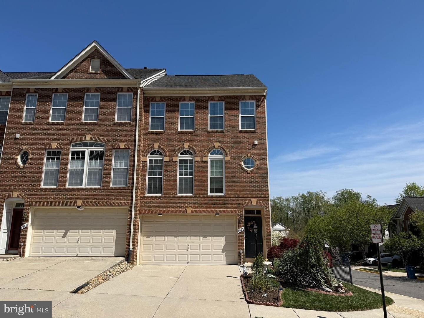 Single Family 3BR 4BA - 8465 KIRBY LIONSDALE DR, LORTON, VA