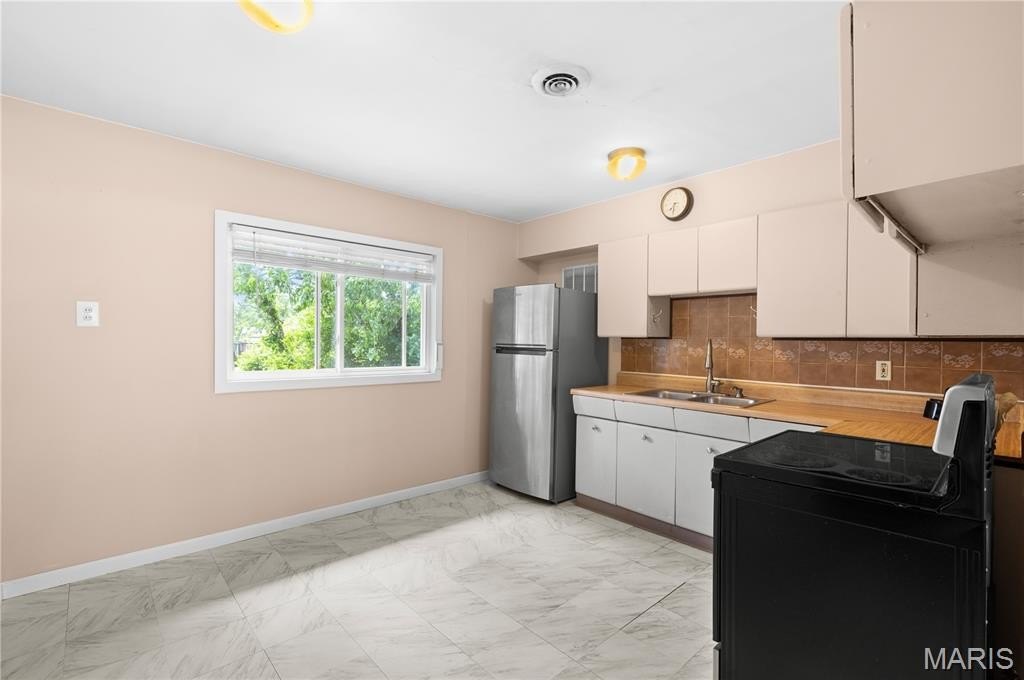 Single Family 3BR 1BA - 9524 Guthrie Avenue, St Louis, MO