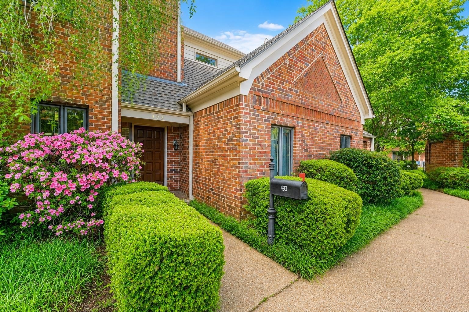 Single Family 2BR 3BA - 493 E RACQUET CLUB Pl, Memphis, TN