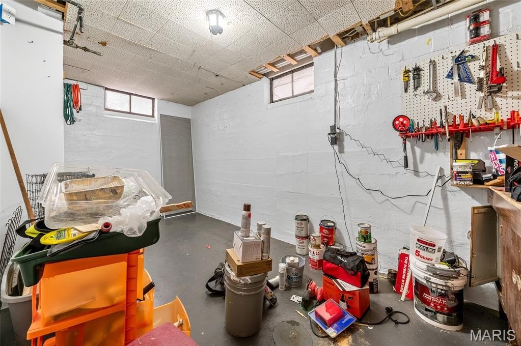 Single Family 2BR 2BA - 2527 Edison Avenue, Granite City, IL