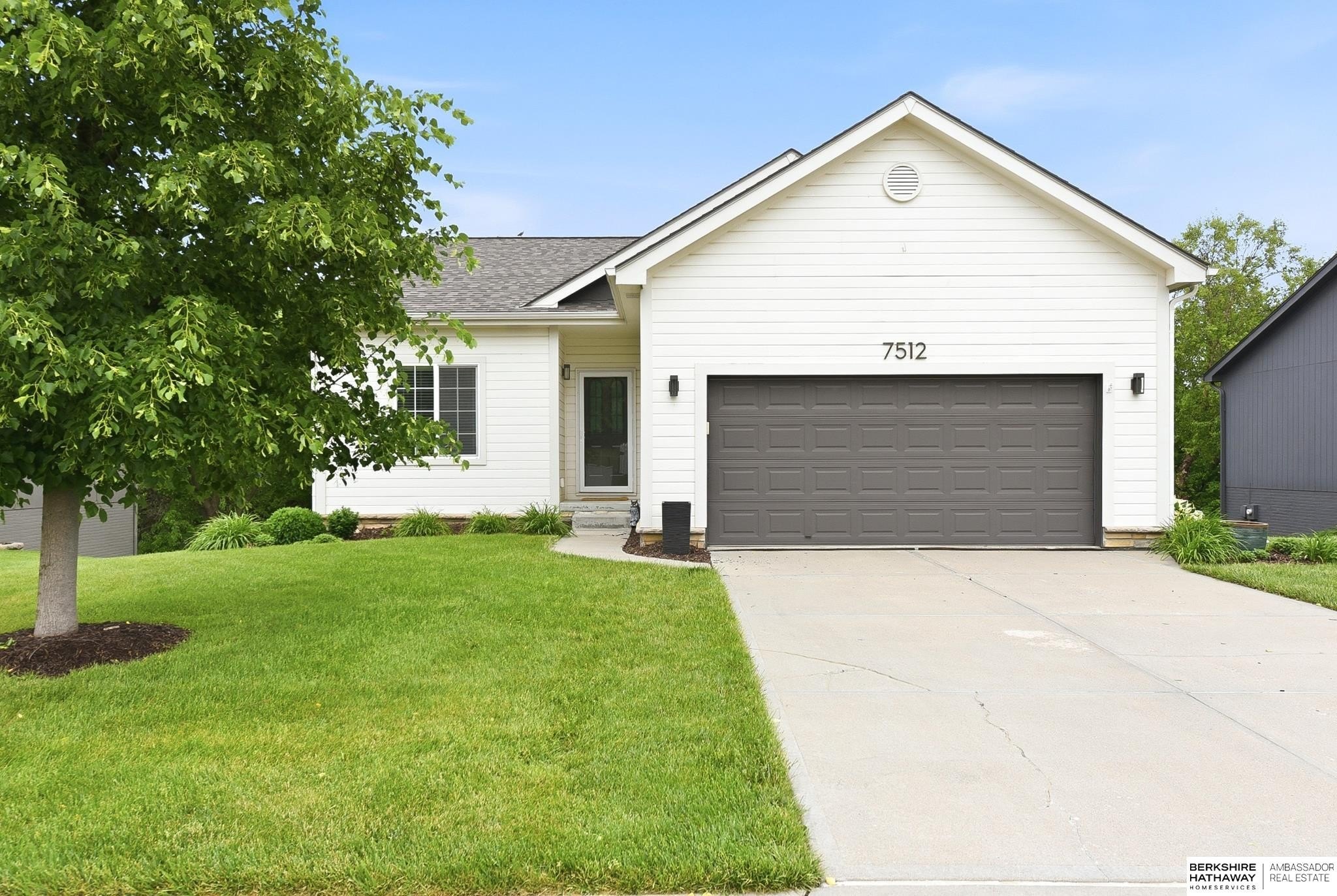 Single Family 2BR 2BA - 7512 S 101st Street, La Vista, NE