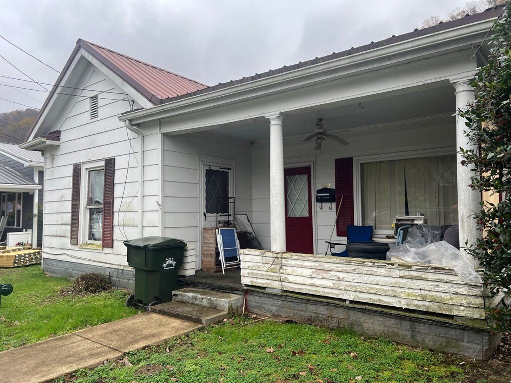 Single Family 3BR 1BA - 542 Riverside Dr., Prestonsburg, KY