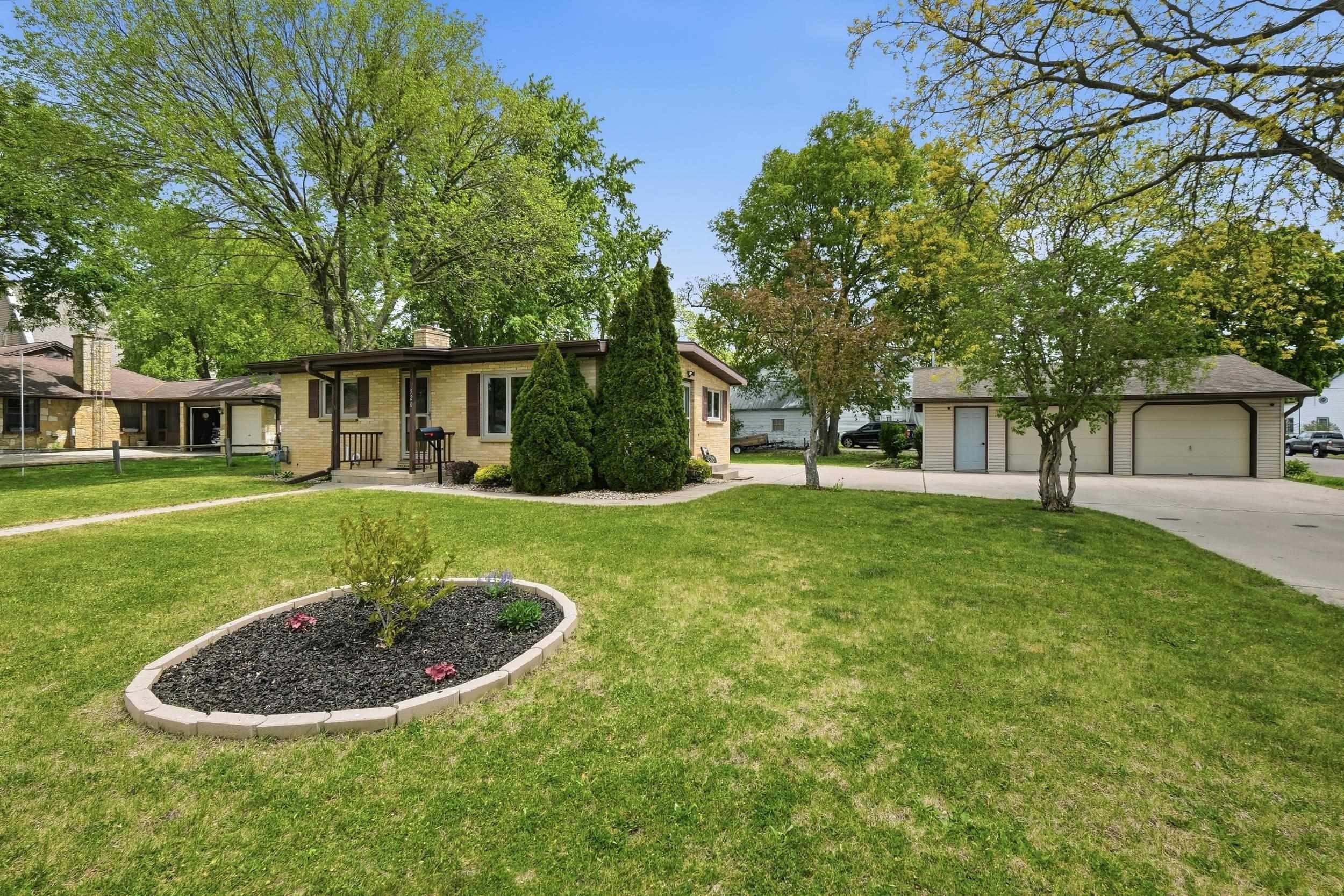 Single Family 4BR 2BA - 520 6th Street, Prairie Du Sac, WI
