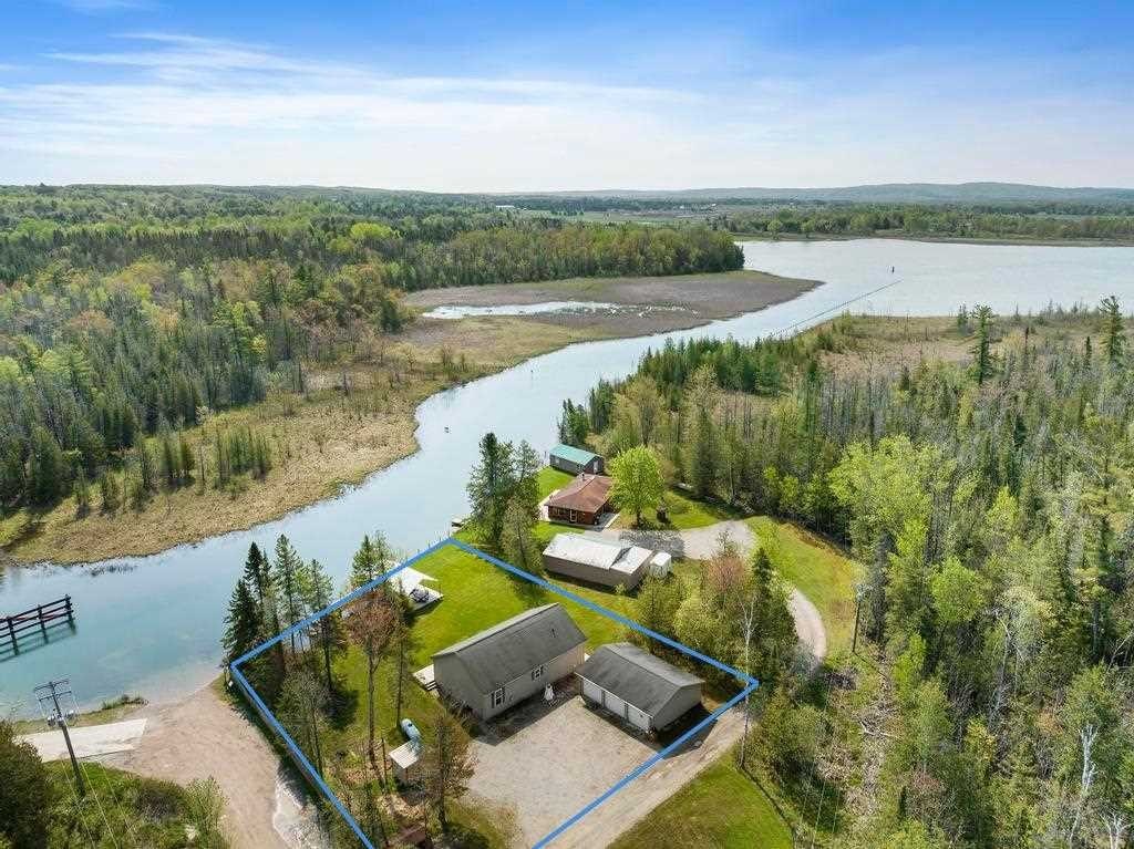 Single Family 3BR 2BA - 8018 Lake St, Alanson, MI